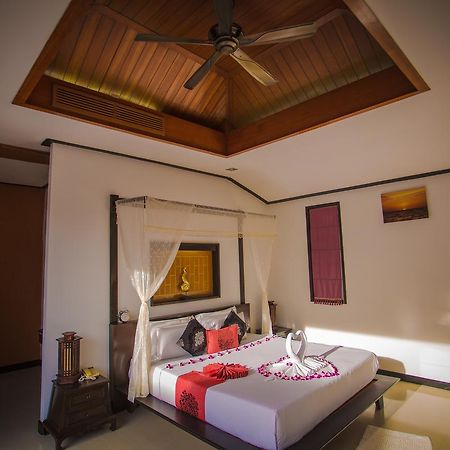 The Iris Pool Villa Rawai Rum bild